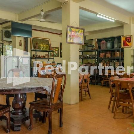 Vandhela Homestay Syariah Mitra Reddoorz 수라바야 외부 사진