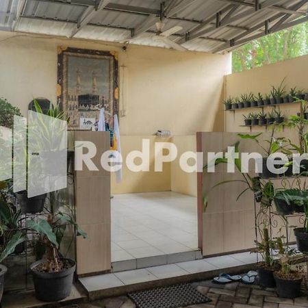 Vandhela Homestay Syariah Mitra Reddoorz 수라바야 외부 사진
