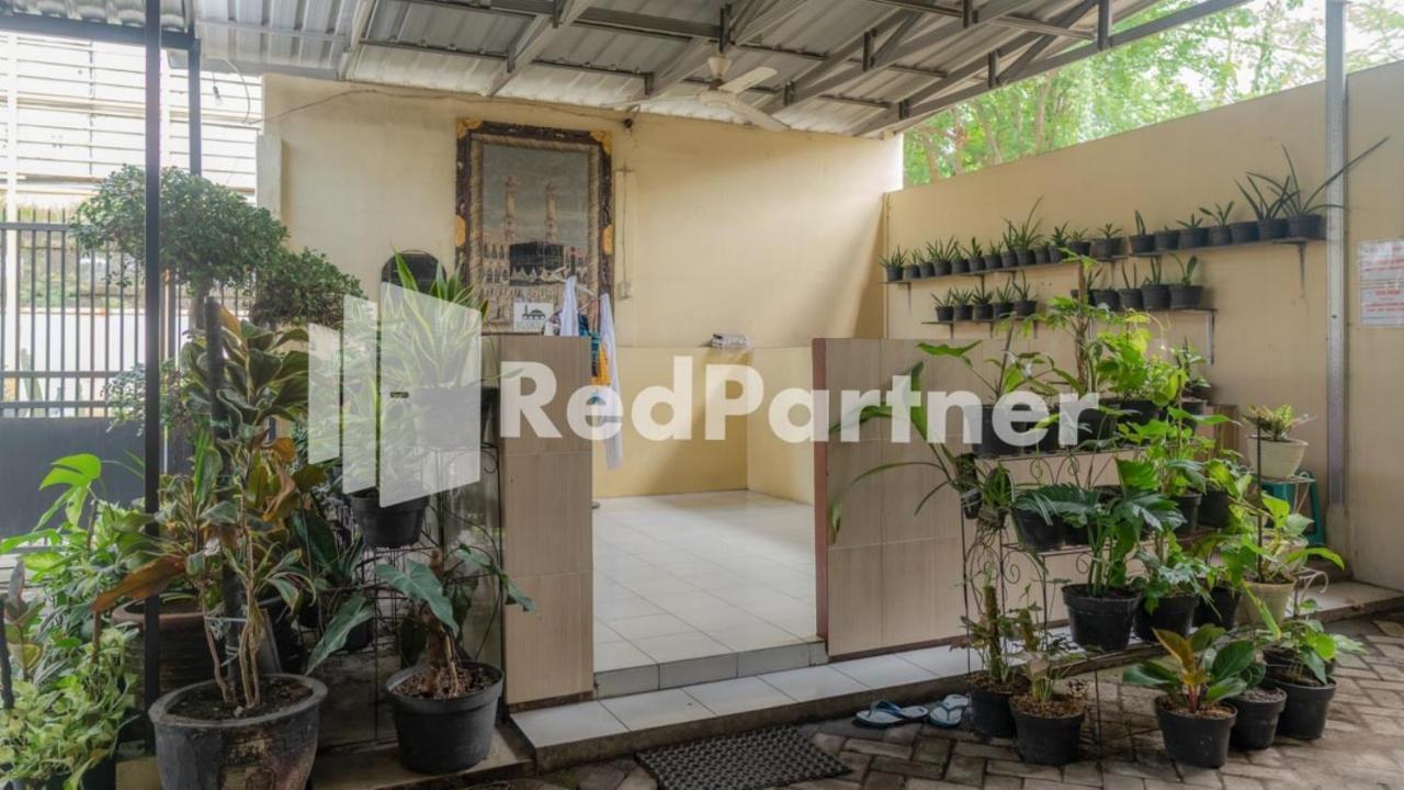 Vandhela Homestay Syariah Mitra Reddoorz 수라바야 외부 사진