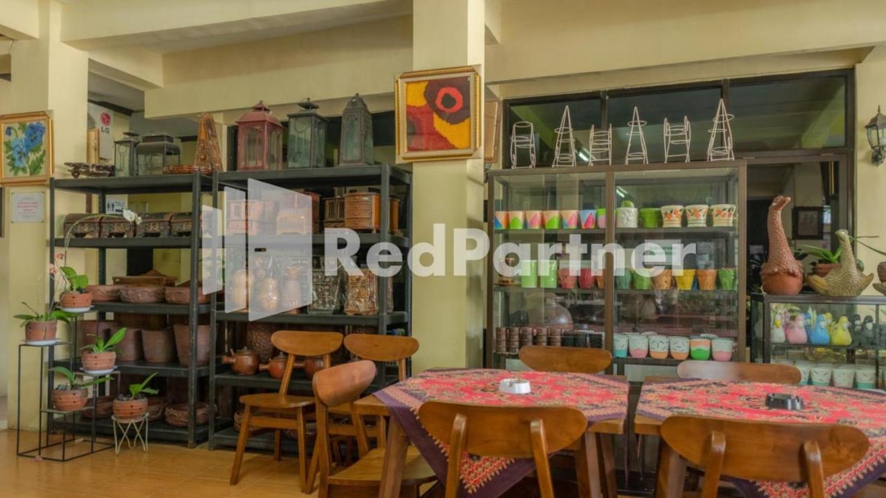 Vandhela Homestay Syariah Mitra Reddoorz 수라바야 외부 사진