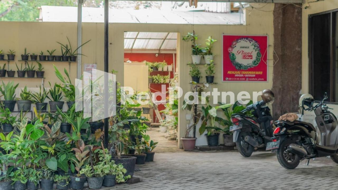 Vandhela Homestay Syariah Mitra Reddoorz 수라바야 외부 사진