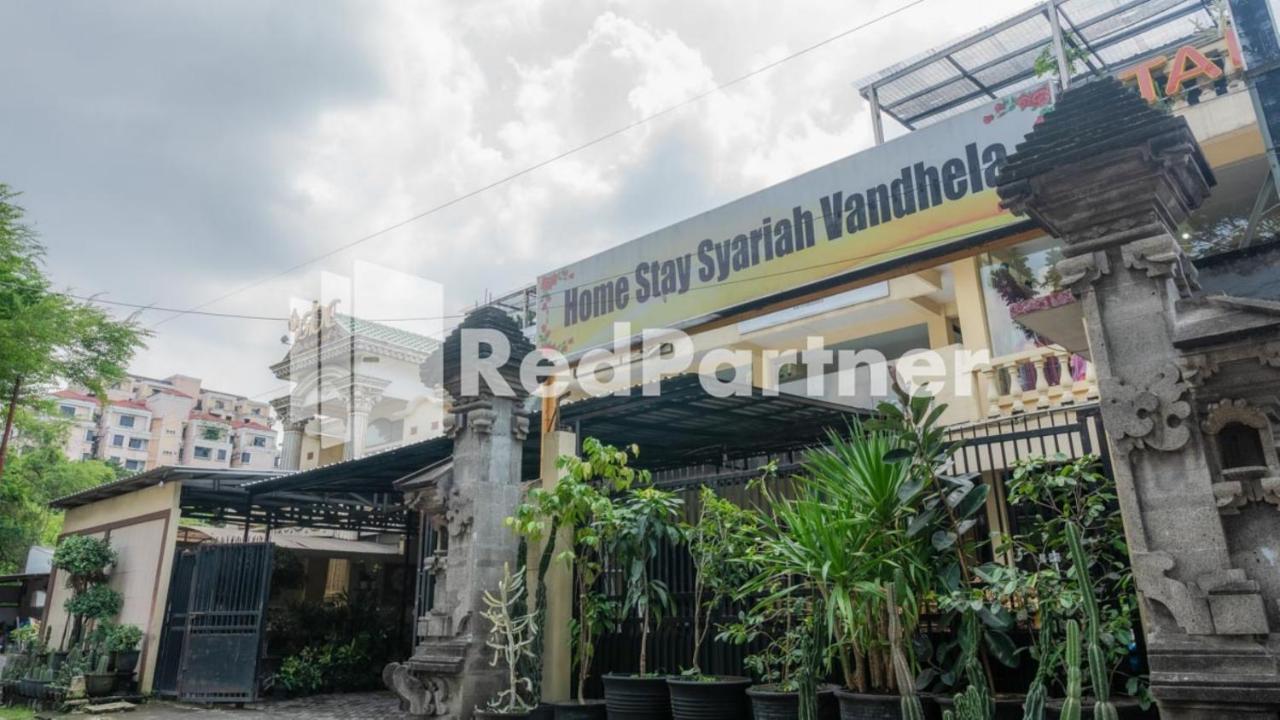 Vandhela Homestay Syariah Mitra Reddoorz 수라바야 외부 사진